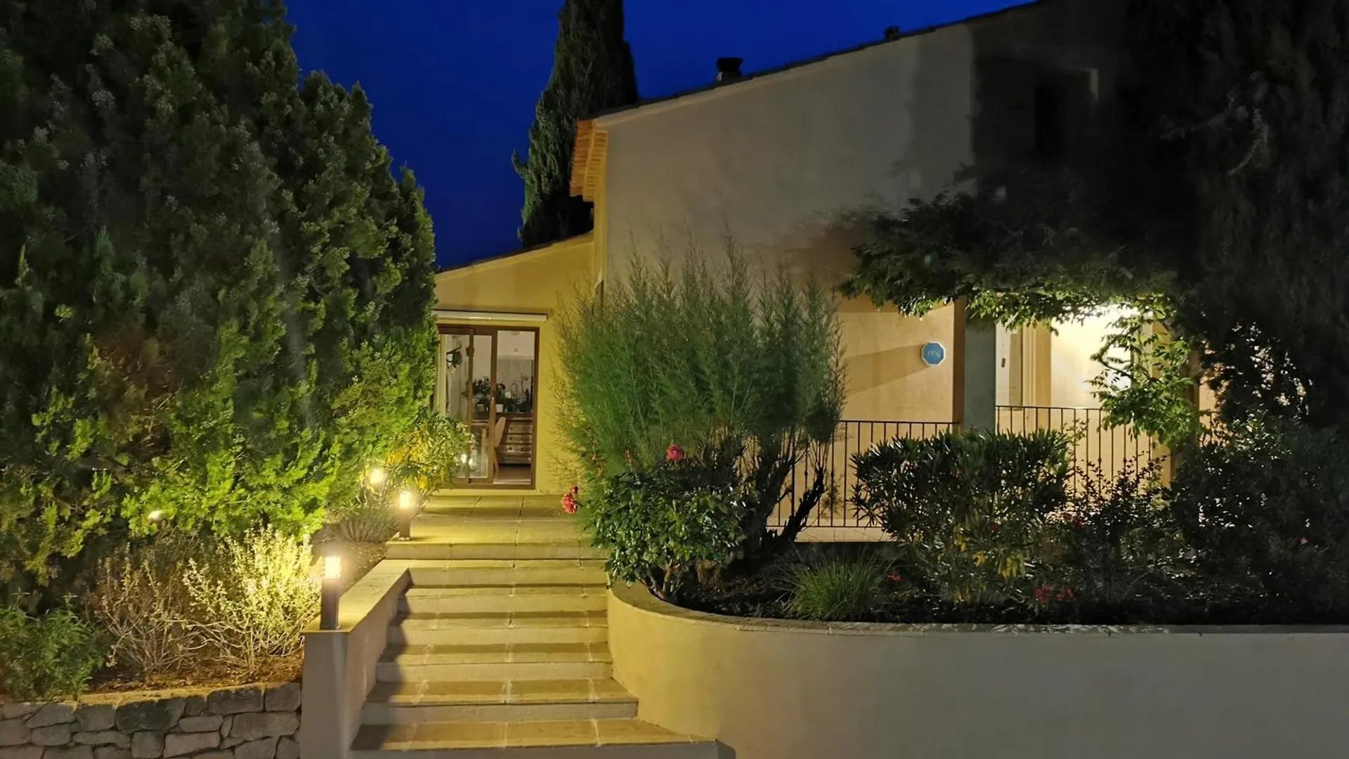 Appartement Juste En Provence à Saint-Saturnin-lès-Apt 0*,  France